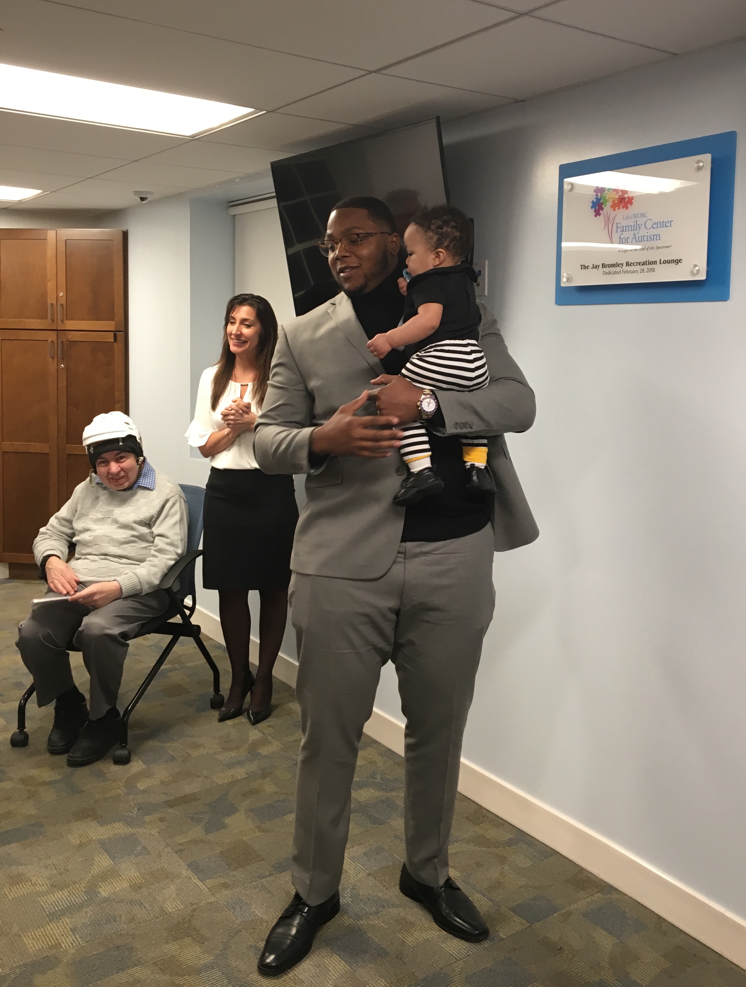 NFL's Jay Bromley honored by Family Center for Autism